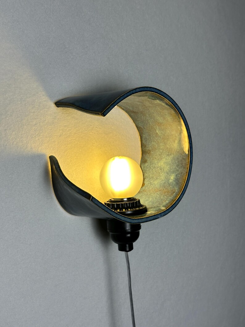 Applique a spina in ceramica blu realizzata a mano, illuminazione ambientale dimmerabile, luce d'accento moderna immagine 11