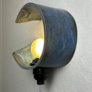 Applique a spina in ceramica blu realizzata a mano, illuminazione ambientale dimmerabile, luce d'accento moderna immagine 9