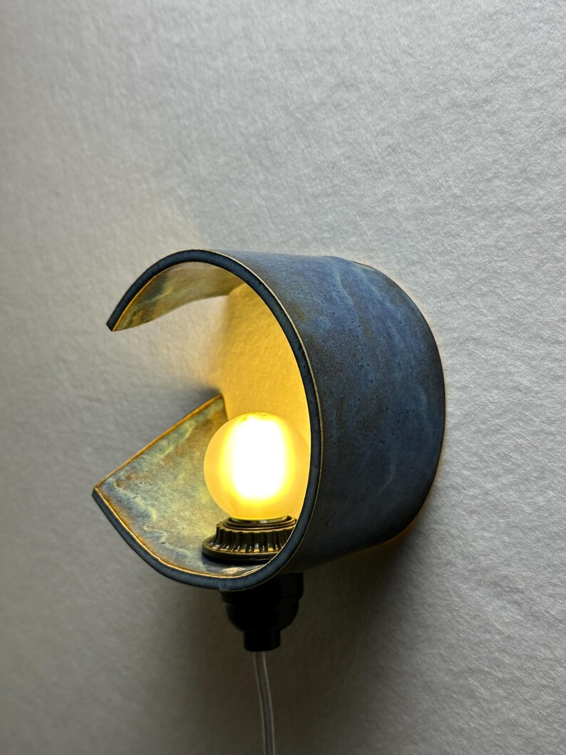 Applique a spina in ceramica blu realizzata a mano, illuminazione ambientale dimmerabile, luce d'accento moderna immagine 14