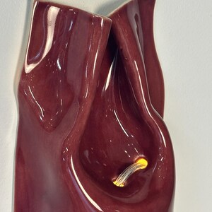 Handgjord vinröd keramisk vägglampa, modern accentlampa med pluggfunktion, stämningsfullt sken (glödlampa ingår) bild 12