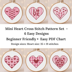 Può includere: Un set di sei mini schemi a punto croce a forma di cuore in cerchi di legno. Ogni disegno presenta un cuore rosa con vari motivi, tra cui strisce e piccoli cuori. Il testo recita "Mini Heart Cross Stitch Pattern Set - 6 Easy Designs".