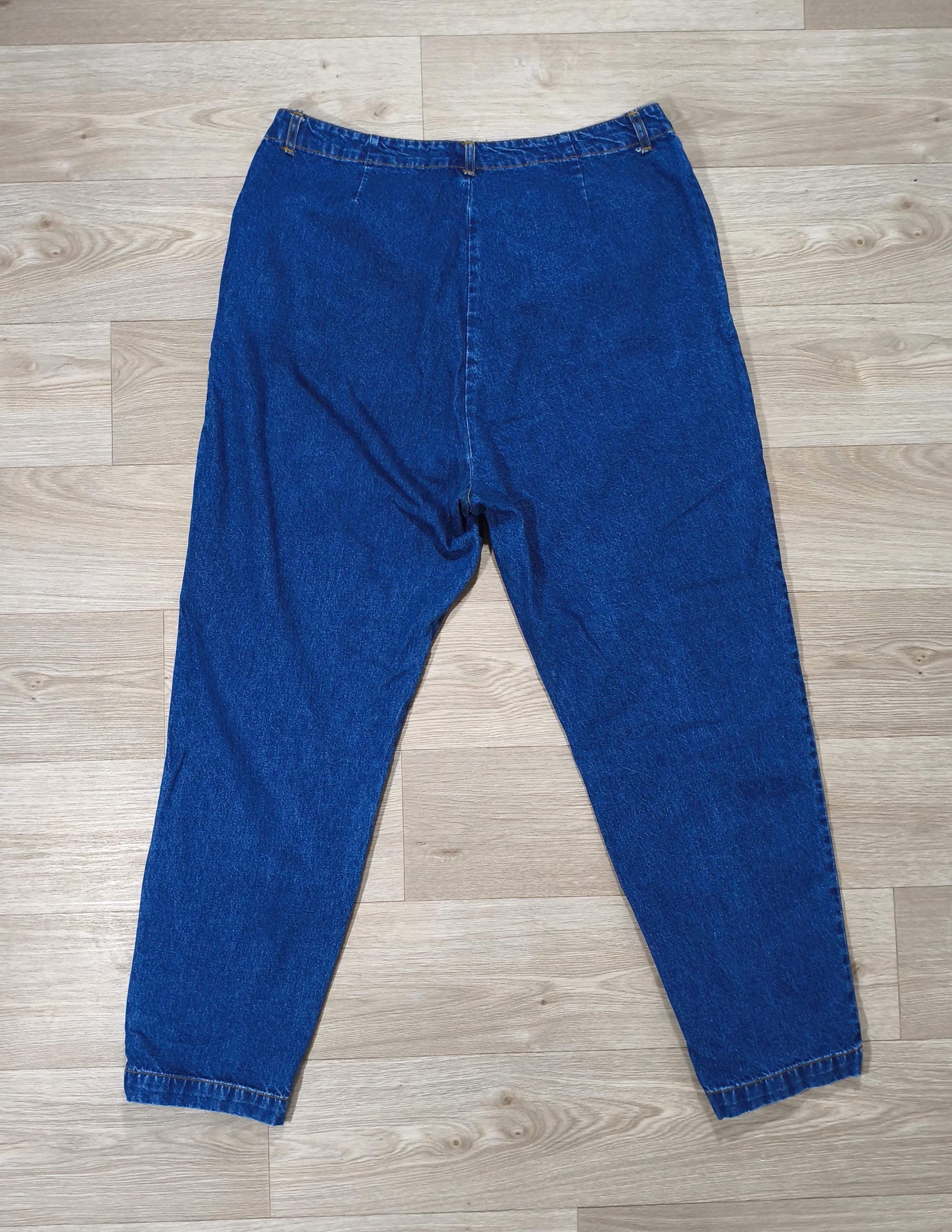 Vintage 90s Blue Stonewashed Denim Jeans • Old School Carrot Fit 