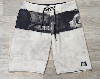Bañador Quiksilver Kelly Slater • Pantalones cortos de surf grises y negros • Traje de baño elástico técnico • Unisex S/M W31 • Ropa de playa minimalista de verano