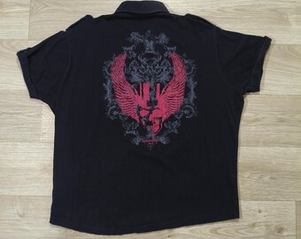 Camicia vintage nera gotica con teschio e bottoni • Stampa oversize grigia e rossa con ali da motociclista rock Y2K • Abbigliamento grunge streetwear • Darkwear unisex