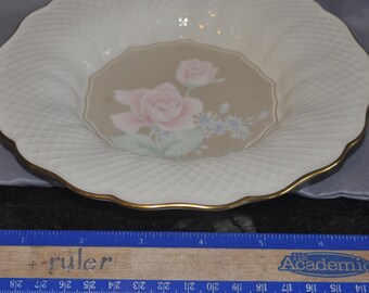 Mikasa 'Rose Duet' decorative dish: ivory bone ch