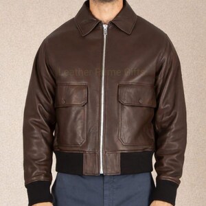 Jaqueta bomber masculina em couro bovino legítimo marrom, estilo vintage de aviador.