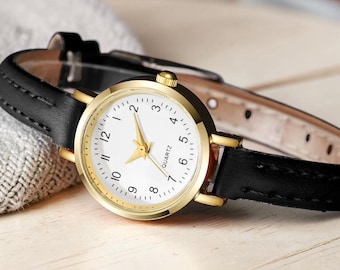 Relógio feminino minimalista com mostrador pequeno | Relógio de pulso delicado com pulseira de couro e mecanismo de quartzo