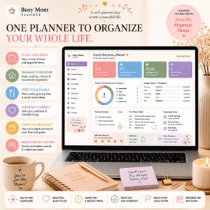 Könnte beinhalten: Ein Laptop zeigt das Busy Mom Planner Dashboard mit Aufgaben- und Budget-Tracking. Daneben stehen eine beige Tasse mit Text, ein Spiralnotizbuch, ein goldener Stift und ein Haftnotizzettel mit der Aufschrift Small steps. Big changes. Better days.