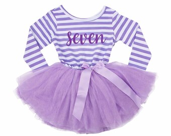 Vestido morado con purpurina para el séptimo cumpleaños de niñas.