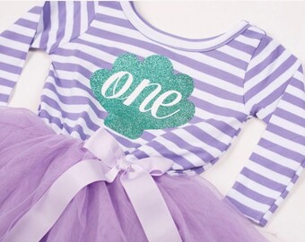 Vestido tutú a rayas moradas, conjunto para la sesión de fotos de primer cumpleaños con pastel.