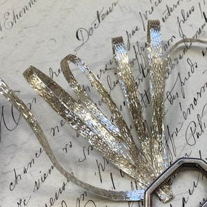 3/16" METAL Antiguo Vintage Estrecho pequeño Vibrante SILVER trim Traje recreación Vacaciones Navidad adorno DIY artesanía oropel
