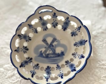 Vintage Delft Bleu plate , hand painted Holland