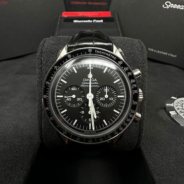 Omega Speedmaster Professional Moonwatch Chronograph 42mm