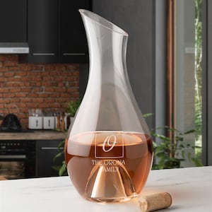 Engraved Family Name And Initial Personalized Wine Carafe, Wine Decanter, Wine Aerator, Personalized Gift for Wine Lover, Wedding Gifts