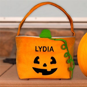 Pumpkin Personalized Trick or Treat Basket, embroidered trick-or-treat bag, pumpkin goody bag, candy basket, Halloween, kids, boo basket
