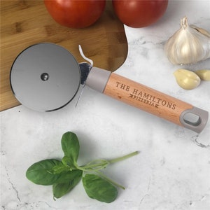 Engraved Family Name Pizzeria Pizza Cutter, Personalized Wooden Handle Pizza Cutter, Stainless Steel Pizza Cutter -gfyL17968331