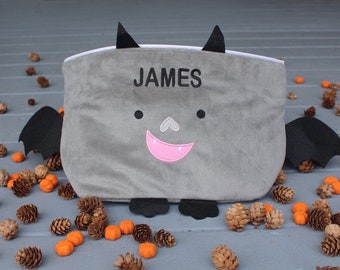 Bat Trick or Treat Basket, embroidered halloween basket, bat candy bag, candy basket, Halloween gift, kids goodie bag, trick or treat bag