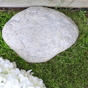 Family Initial Garden Stone, personalized garden stone, garden decor, outdoor decor, family name marker, anniversary, housewarming gift image 5