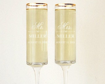 Engraved Mr. and Mrs. Gold Rim Champagne Flutes Set of 2, champagne flutes, wedding gifts, personalized wedding flutes, wedding keepsake