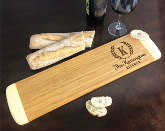 Engraved Initial Wreath With Family Name Bread Board, Personalized Initial and Family Name Cutting Board, Bamboo Bread Board -gfyL17973330