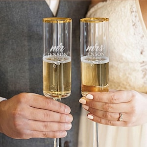 Wedding Glasses For Bride and Groom, Engraved Mr & Mrs Champagne Flutes, Set of 2, Wedding Reception Glass, Wedding Champagne Glasses