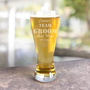 Engraved Groom & Bride Wedding Pilsner Glass, personalized beer glass, custom wedding favors, bridal shower favors, Best Man Gifts, Bar Gift