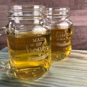 Engraved Wedding Party Mason Jar, wedding drinkware, wedding gift, personalized mason jars, bride and groom, glass mug, custom -gfyL944171