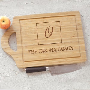 Engraved Initial And Name Cutting Board, Personalized Family Cutting Board, Engraved Family Initial Cutting Board, Custom housewarming gift