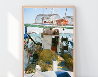 Fotografi av fiskebåtar på Samos, Grekland, Medelhavsväggkonst (digital nedladdning)