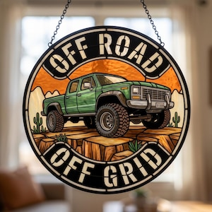 Off Road Off Grid Buntglas Suncatcher, Retro LKW Fenster hängendes Dekor, Vintage 4x4 Auto Ornament, Vatertagsgeschenk für Papa Ehemann Ihn