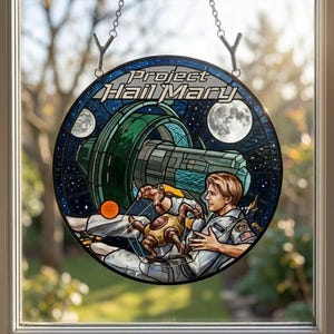 Project Hail Mary Astronaut Sci-Fi målat glas solfångare, Project Hail Mary Rocky fönsterhängande, bokälskare present, AMAZE present till henne