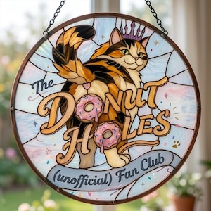 Witrażowy łapacz słońca z klubu fanów Donut Holes, zawieszka na okno z motywem Carla z Dungeon Crawler, dekoracja ścienna z księżniczką Donut i Mongo, prezent dla miłośnika kotów