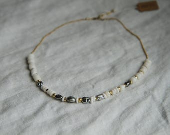 Hawaiianische Puka Muscheln mit 6 Keshi Perlen Tahiti Halskette