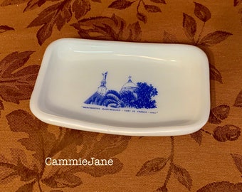 Vintage 1980s Montmarte Martiniquais, Fort De France Soap Dish, Trinket Vanity Pin Tray, Opalex White Opalscent Milk Glass, Made in France