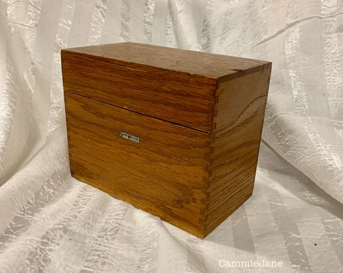 Vintage Globe Wernicke Wood Index Card File Box, Dovetail Joints, No
