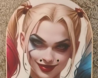 Tabla de skate con diseño de fan art de Harley Quinn