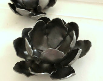 Sculptural Italian Cupped Flower STEEL (1 pc )