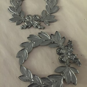 Laurel Wreath Garland Frame in Steel 1pc image 3