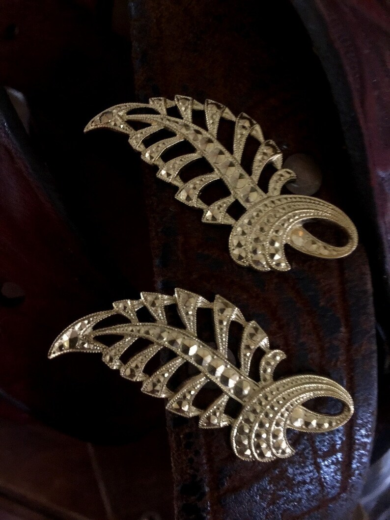 Studded German Filigree Leaf 1pc