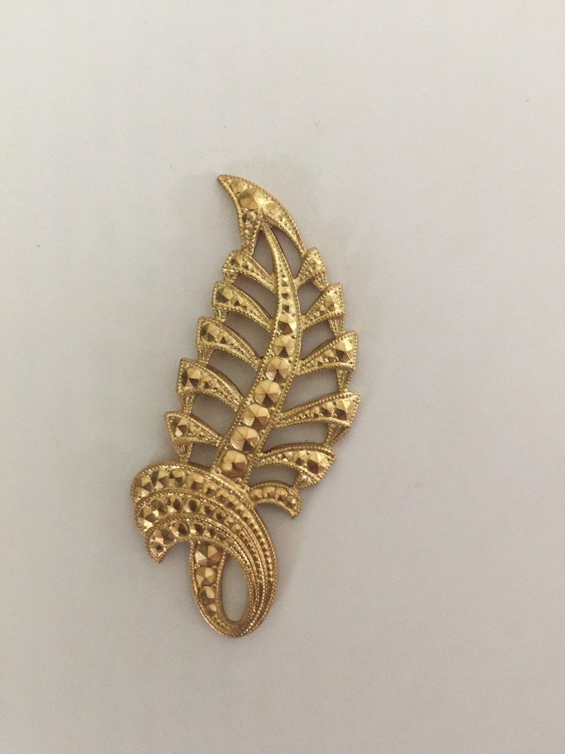 Studded German Filigree Leaf 1pc