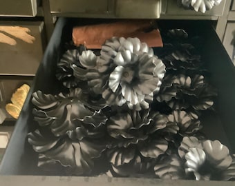 Flor en capas curvilínea ITALIA hecha de ACERO (1 ud.)