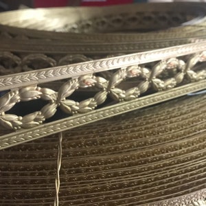 RARE Laurel Wreath Gallery Banding (1 foot)