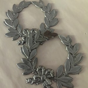Laurel Wreath Garland Frame in Steel 1pc image 2