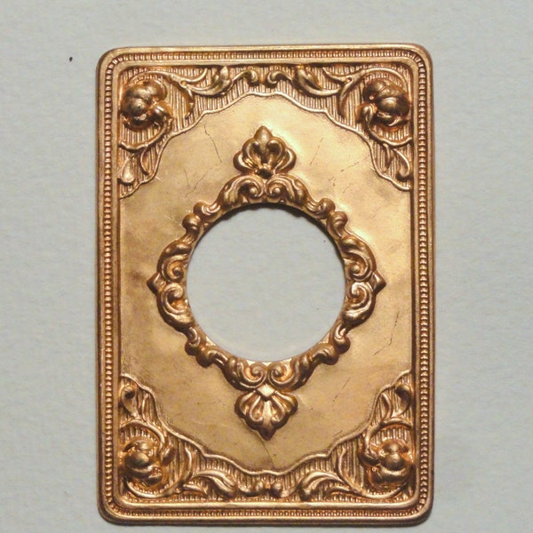 Victorian Style Keyhole Miniature Frame Front