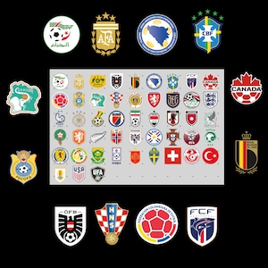 K&ouml;nnte beinhalten: Eine Sammlung von Fu&szlig;ball-Teamlogos, die verschiedene nationale und regionale Embleme zeigen. Die Logos weisen eine Vielzahl von Designs und Farben auf, darunter Gr&uuml;n, Gold, Rot und Blau. Einige Logos enthalten Text, andere ikonische Symbole.