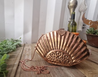 セント・ザビエルより、ハンドメイド銅プレスメタル装飾メタルハンドバッグ MCM