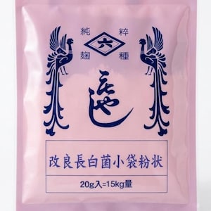 Pode incluir: Uma embalagem rosa com texto e ilustrações japonesas. A embalagem apresenta um emblema central e duas ilustrações estilizadas de pássaros. O texto na parte inferior indica que o conteúdo é de 20g, equivalente a 15kg.