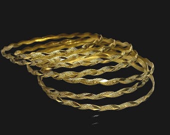 Lot de 7 bracelets joncs en or 14 kt, grande taille et taille moyenne