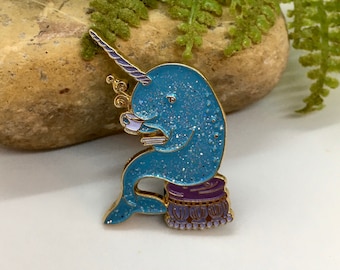 Szpilka emaliowana Narwhal Teatime