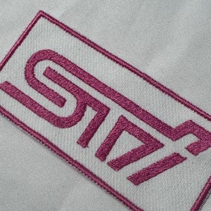 Parche rosa STI Subaru | Parche bordado Motorsport WRC | Parche para chaqueta, mochila o mono